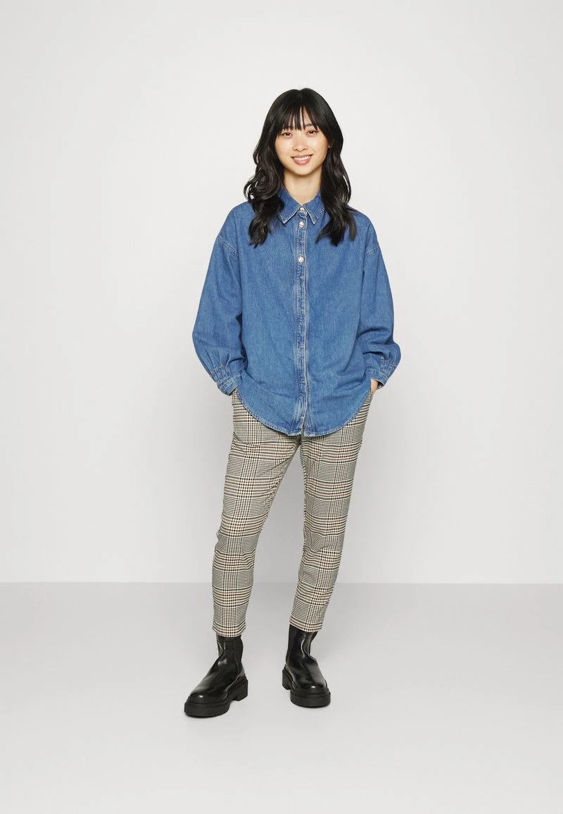 Besorgen ✔️ ONLY Petite Damen ONLASPEN LIFE - Hemdbluse - Medium Blue Denim 🎉 – Bild 2