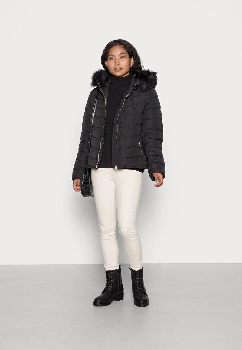 Rabatt ✔️ ONLY Petite Damen ONLNEWELLAN QUILTED HOOD - Winterjacke - Black 👏 – Bild 2