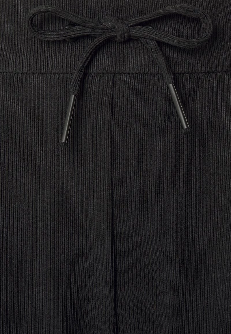 Angebote ❤️ ONLY Petite Damen ONLPOPTRASH SALLY EASY - Stoffhose - Black 👏 – Bild 3