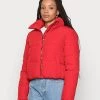Coupon 😀 ONLY Petite Damen ONLDOLLY SHORT PUFFER JACKET - Winterjacke - Mars Red 🎁