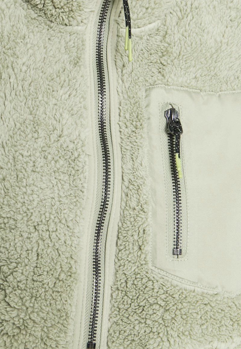 Großhandel 🥰 ONLY Petite Damen ONLDALINA ZIP TEDDY - Sweatshirt - Desert Sage 😍 – Bild 6