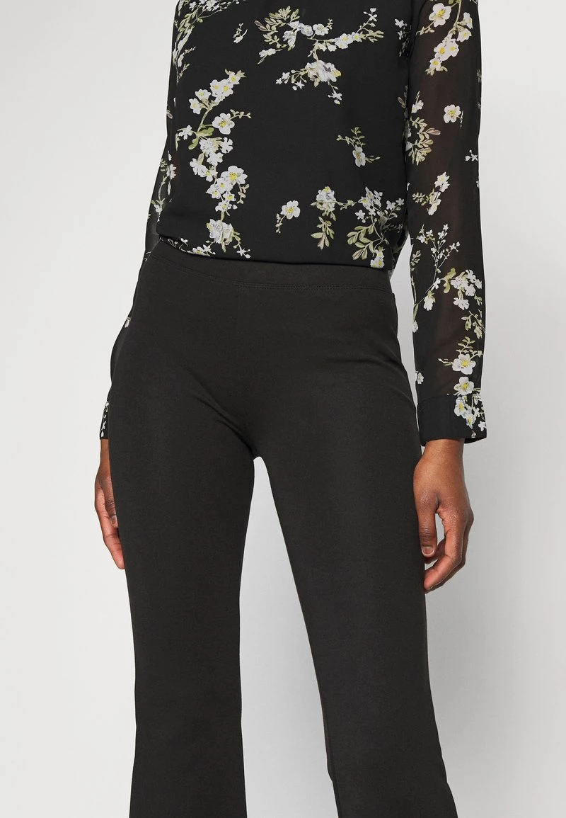 Bester Verkauf 😉 ONLY Petite Damen ONLFEVER FLAIRED PANTS - Stoffhose - Black 👏 – Bild 5