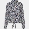 Top 10 ⭐ ONLY Petite Damen ONLTAMARALIFE KNOT - Bluse - Faded Denim Seaside 😀
