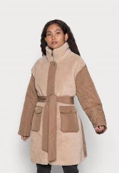 Rabatt 💯 ONLY Petite Damen ONLFLY QUILT SHACKET - Wintermantel - Humus/woodsmoke Quilt ✨