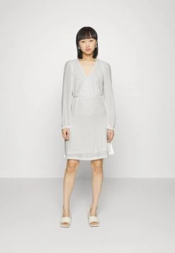 Bestpreis 🧨 ONLY Petite Damen ONLSTEFFIE V NECK 👗 DRESS - Strickkleid - Cloud Dancer 🔔