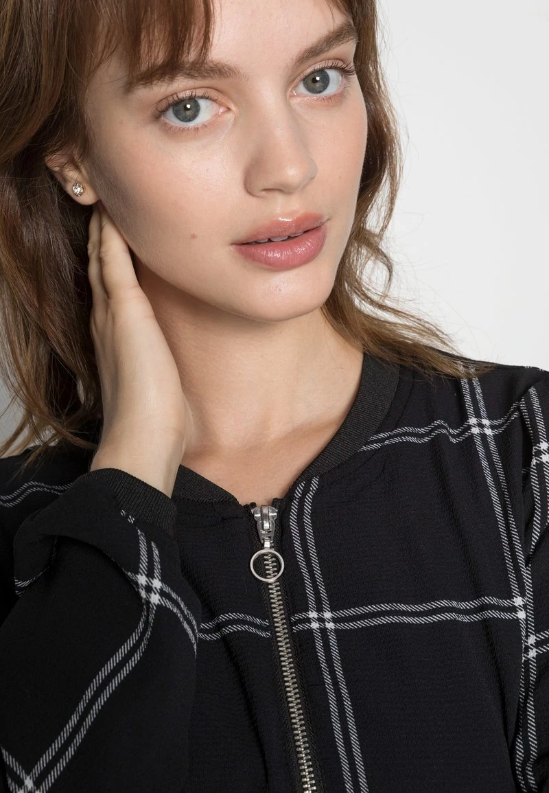 Brandneu 💯 ONLY Petite Damen ONLNOVA LUX LOUNGE - Bomberjacke - Black 🎁 – Bild 5