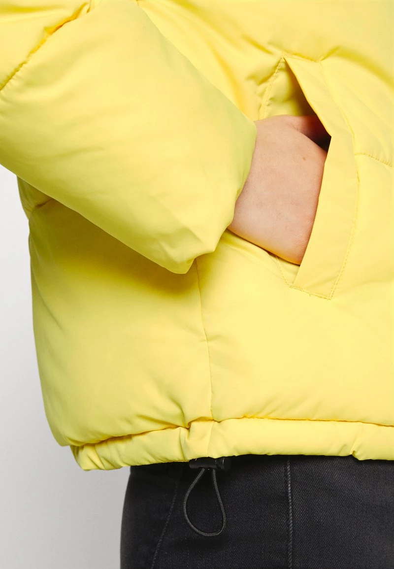 Besorgen 😍 ONLY Petite Damen ONLSANDRA SHORT JACKET - Winterjacke - Black/yellow 🌟 – Bild 6