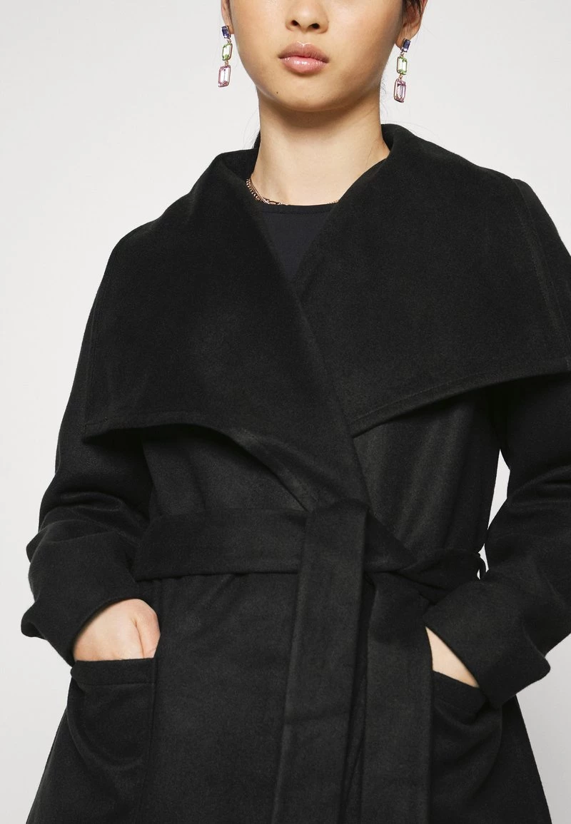 Bestpreis ⭐ ONLY Petite Damen ONLNEWPHOEBE DRAPY 🧥 COAT - Klassischer Mantel - Black ⭐ – Bild 7