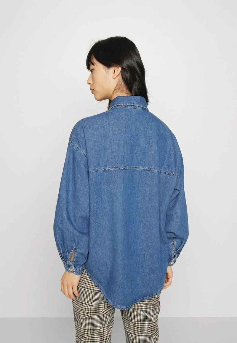 Besorgen ✔️ ONLY Petite Damen ONLASPEN LIFE - Hemdbluse - Medium Blue Denim 🎉 – Bild 3