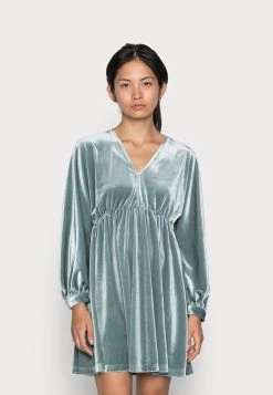 Großhandel 🎁 ONLY Petite Damen ONLESME LIFE VELOUR 👗 DRESS - Cocktailkleid/festliches Kleid - Stormy Sea 😉